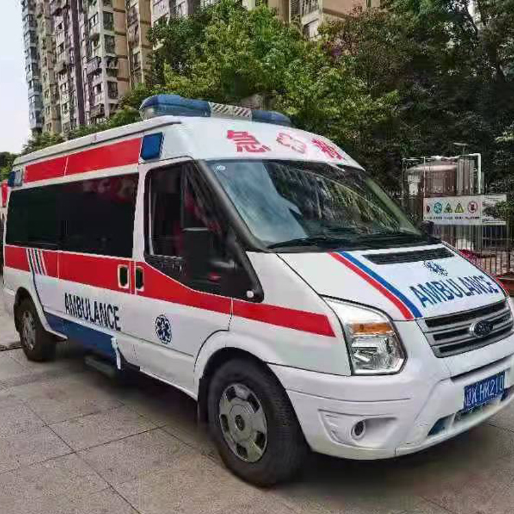 工农长途救护车护送病人返乡